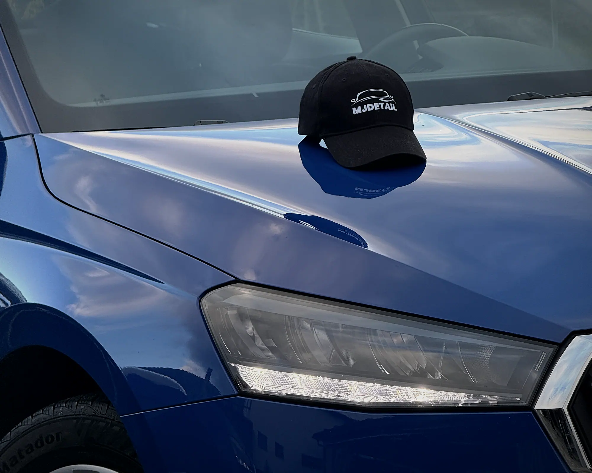 Modrá Škoda Fabia po ošetrení laku so šiltovkou MJ Detailing